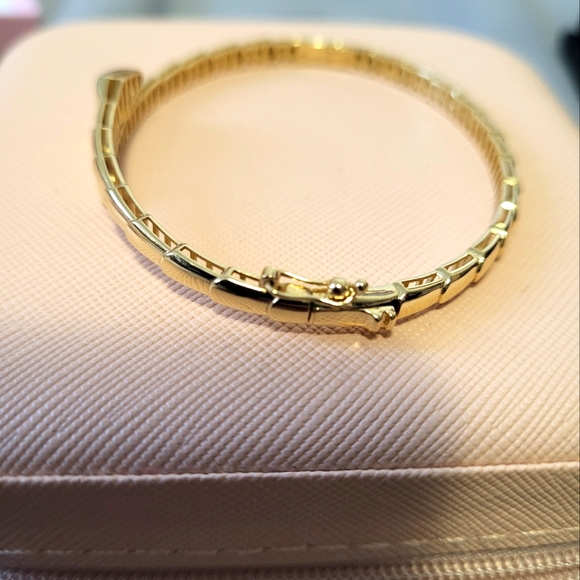 18Karat Serpentine Bangle - Picture 3 of 3